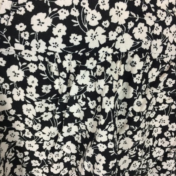 GAP Blouse Tiered Top Size L Womans Black White Floral Rayon 3/4 Sleeve Keyhole - Picture 9 of 15